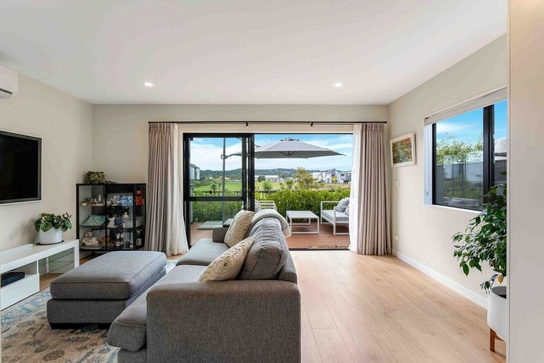 Photo of property in 22a Lumbarda Drive, Kumeu, 0810