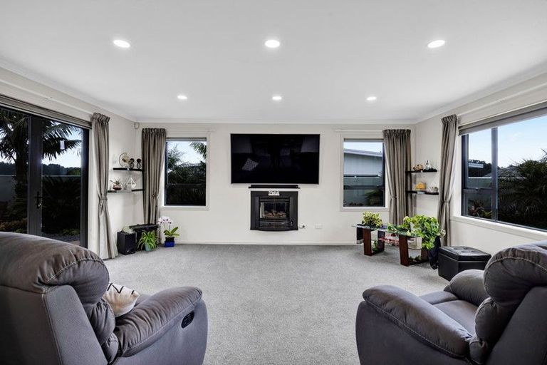 Photo of property in 19 Dolphin Parade, Bell Block, New Plymouth, 4312