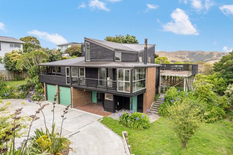 Photo of property in 6 The Track, Plimmerton, Porirua, 5026