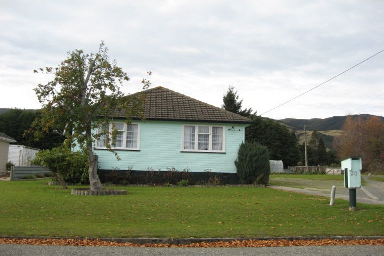 Photo of property in 20 Devon Street, Tapanui, 9522