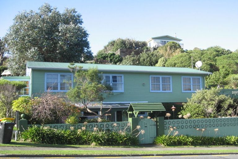 Photo of property in 10 Gloaming Hill, Titahi Bay, Porirua, 5022