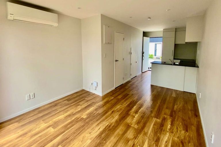 Photo of property in 8/36 Kaipatiki Road, Glenfield, Auckland, 0629