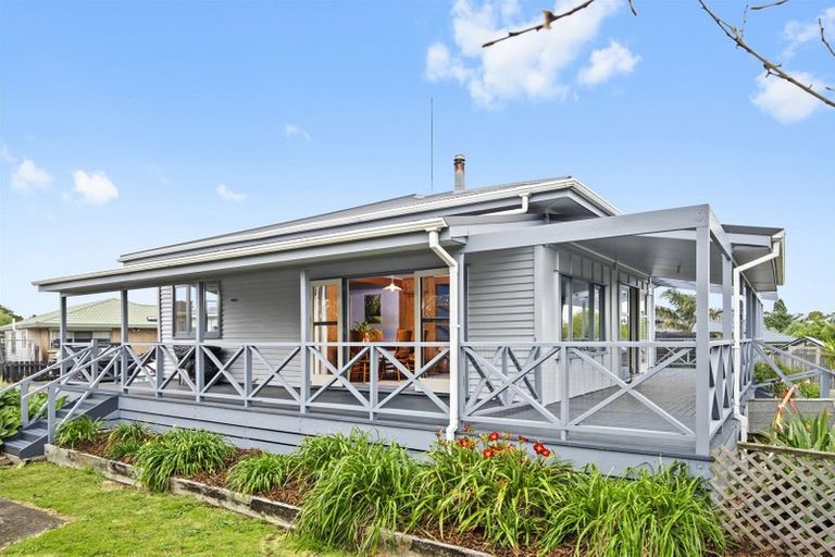 Photo of property in 3 Bella Villa Drive, Waiuku, 2123