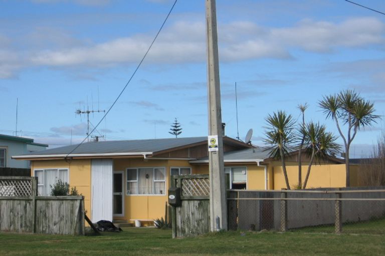 Photo of property in 1 Roore Street, Foxton Beach, Foxton, 4815