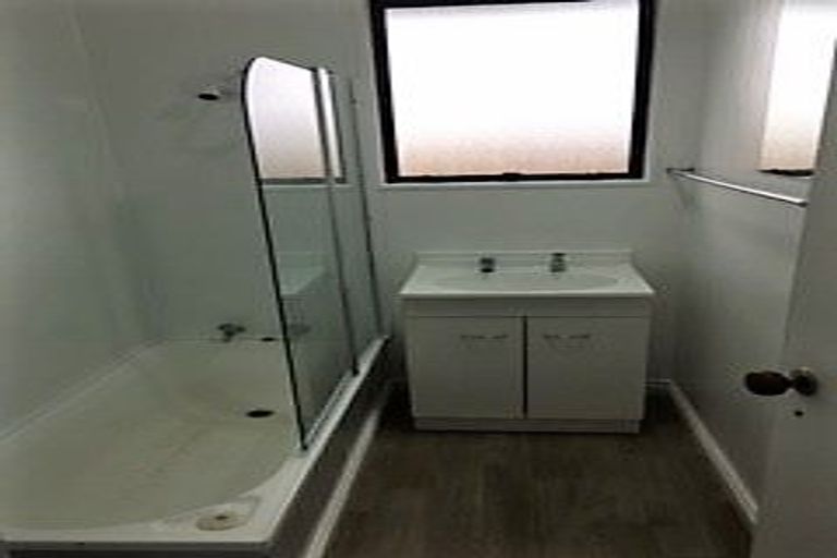 Photo of property in 2/63 Redcrest Avenue, Red Hill, Papakura, 2110