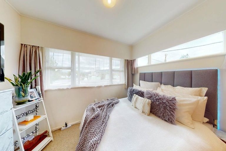 Photo of property in 1/2 Reading Street, Wainuiomata, Lower Hutt, 5014