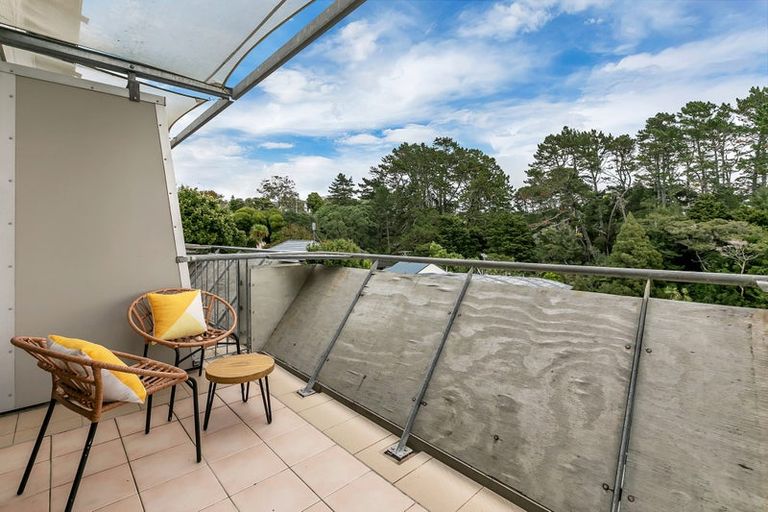 Photo of property in 8e/20 Ian Marwick Place, Birkenhead, Auckland, 0626