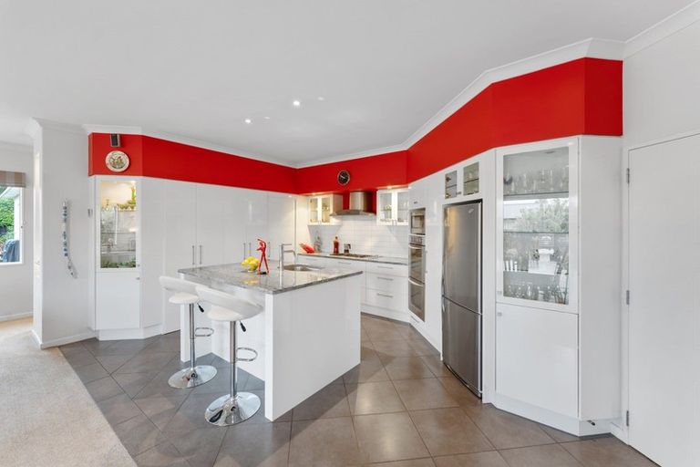 Photo of property in 12 Willowview Drive, Redwood, Christchurch, 8051