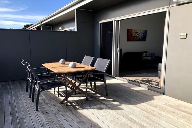Photo of property in Boulder Apartments, 18 Buller Street, New Plymouth, 4310