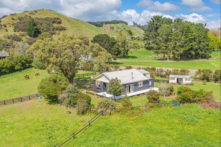Photo of property in 121 North Manakau Road, Manakau, 5573