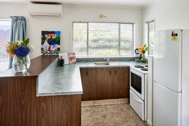 Photo of property in 105 Marine Parade, Eastbourne, Lower Hutt, 5013