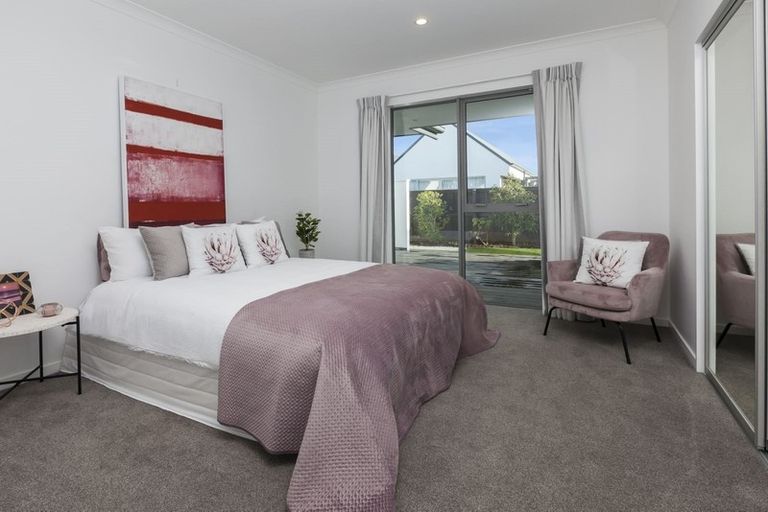 Photo of property in 29 Waterstock Way, Parklands, Christchurch, 8083