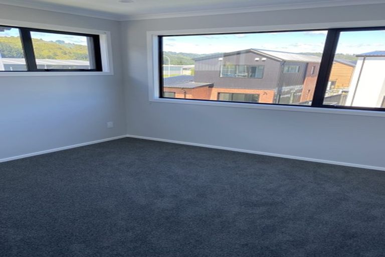 Photo of property in 4 Gloaming Lane, Wallaceville, Upper Hutt, 5018