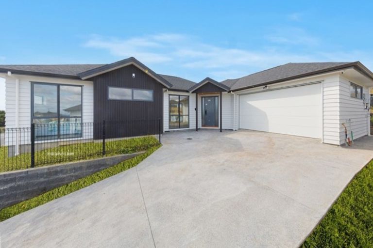 Photo of property in 39 Pakaraka Drive, Papakura, 2110