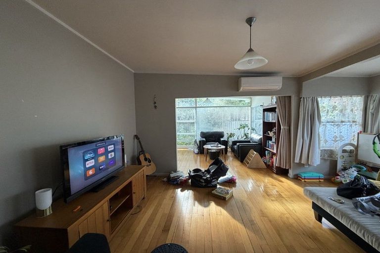 Photo of property in 9 Evelyn Place, Hillcrest, Auckland, 0627