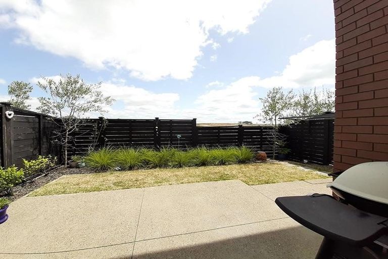 Photo of property in 17 Moki Place, Long Bay, Auckland, 0630