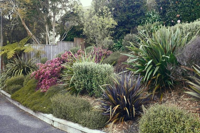 Photo of property in 19 Miraka Place, Birkenhead, Auckland, 0626