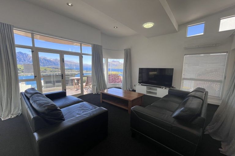 Photo of property in 11 Peregrine Place, Queenstown, 9300