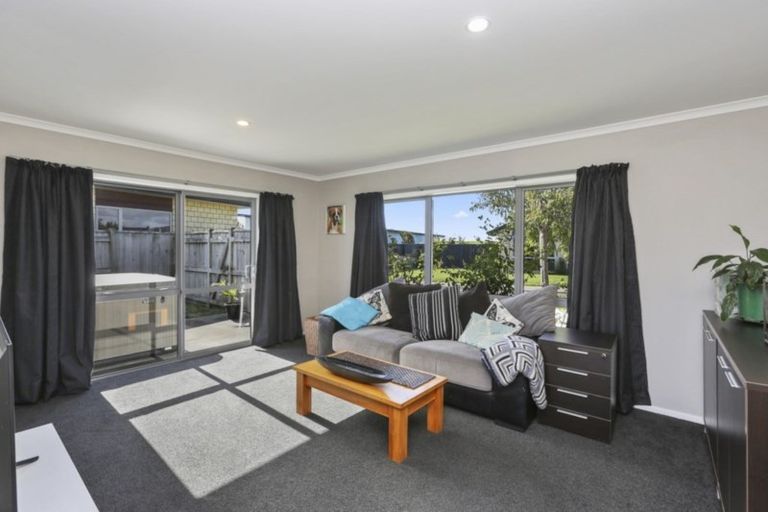 Photo of property in 14 Wentworth Lane, Waiwhakaiho, New Plymouth, 4312