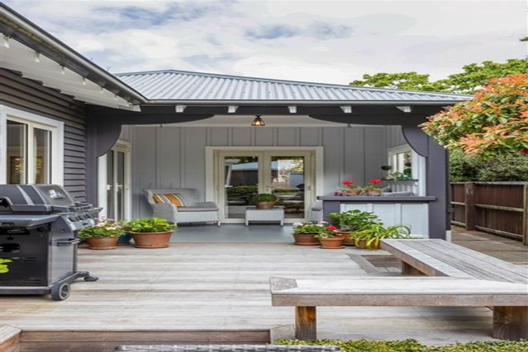 Photo of property in 7 Thorrington Road, Cashmere, Christchurch, 8022