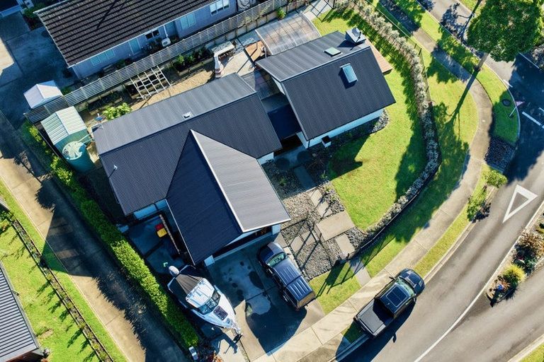 Photo of property in 2 Roseberry Place, Whitianga, 3510