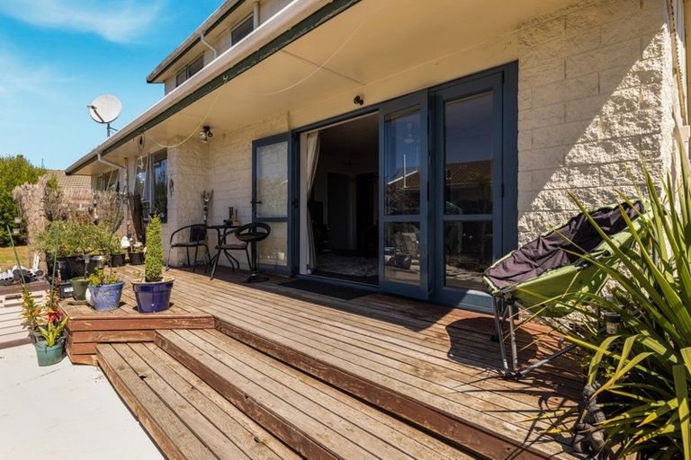 Photo of property in 9 Rosanna Place, Aranui, Christchurch, 8061