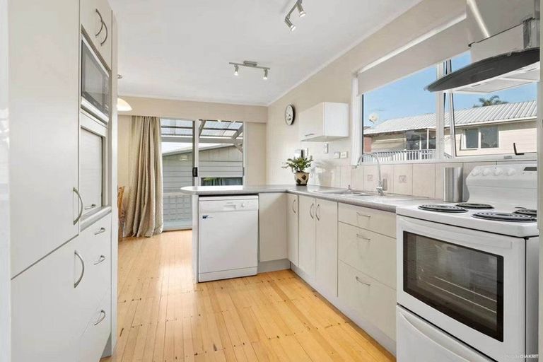 Photo of property in 29 Bellringer Road, Massey, Auckland, 0614