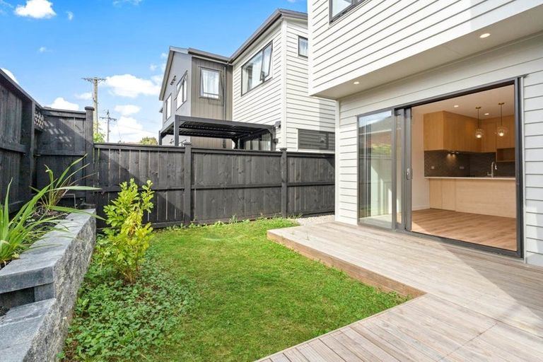 Photo of property in 5e Poto Street, Te Atatu South, Auckland, 0610