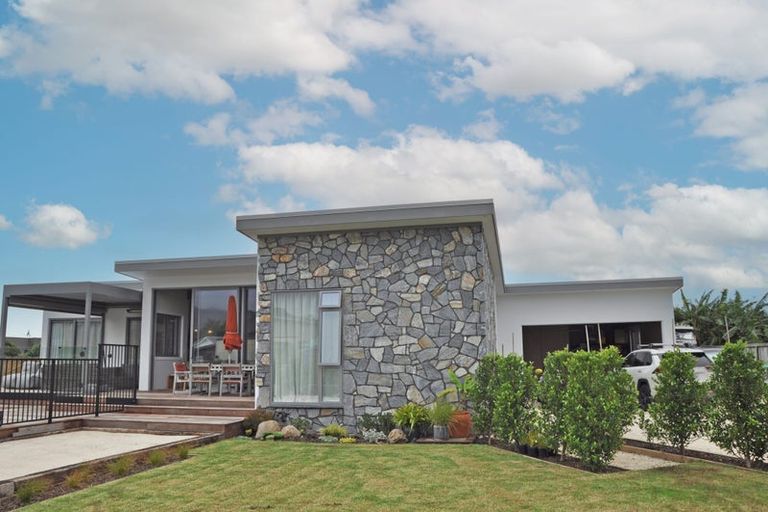 Photo of property in 52 Sandpiper Avenue, Point Wells, 0986