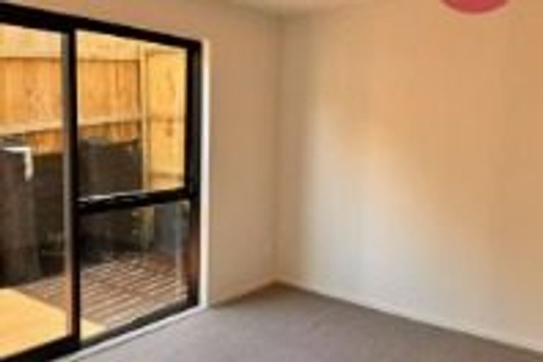 Photo of property in 24e Gladys Avenue, Glenfield, Auckland, 0629