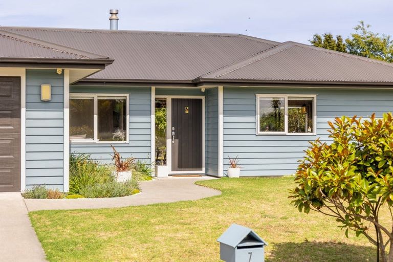Photo of property in 7 Simpson Crescent, Raumati Beach, Paraparaumu, 5032