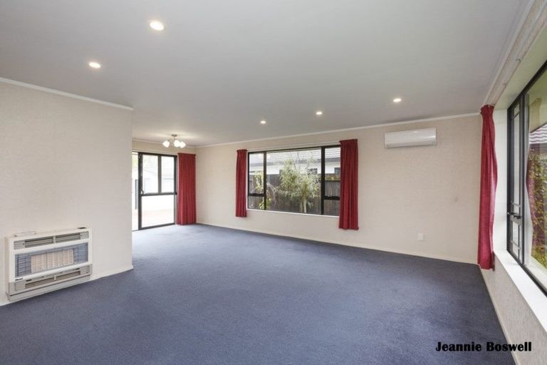 Photo of property in 20 Aspen Way, Kelvin Grove, Palmerston North, 4414