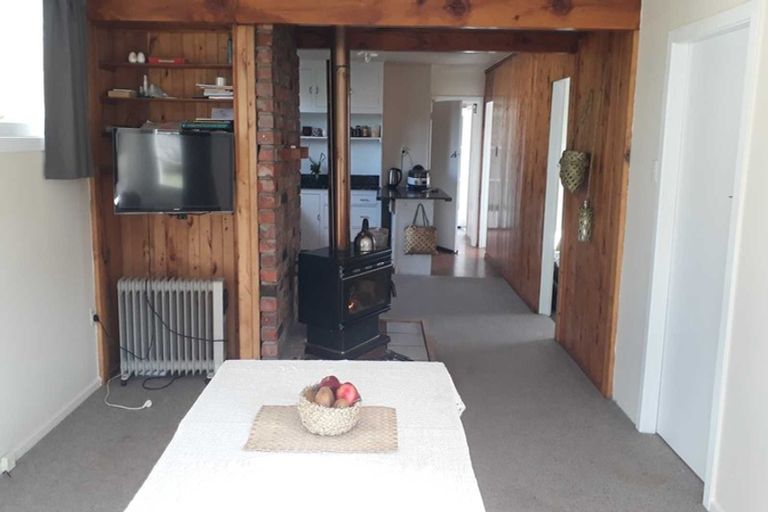 Photo of property in 25 Main Road, Tuatapere, 9620