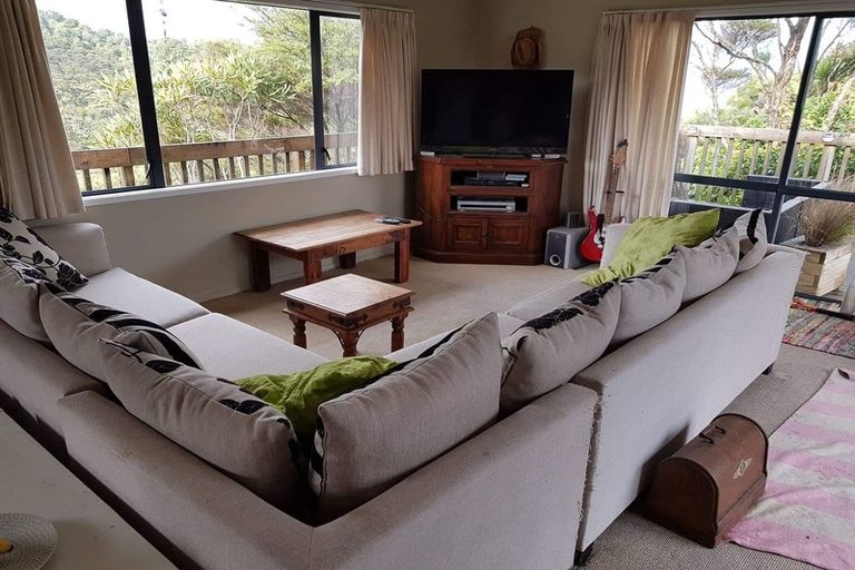 Photo of property in 8 Unity Road, Waitakere, Henderson, 0781