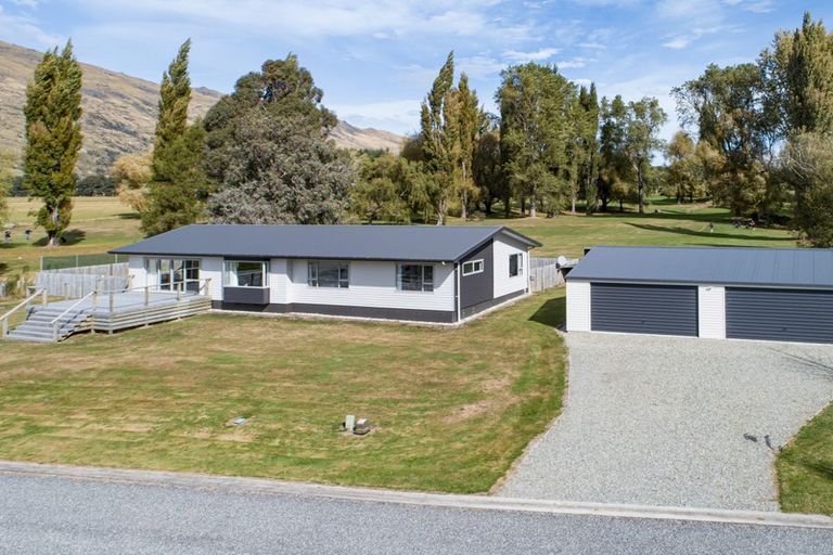 Photo of property in 1 Hector Close, Kingston, Athol, 9793