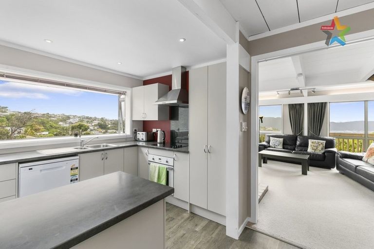 Photo of property in 33 Acacia Avenue, Maungaraki, Lower Hutt, 5010