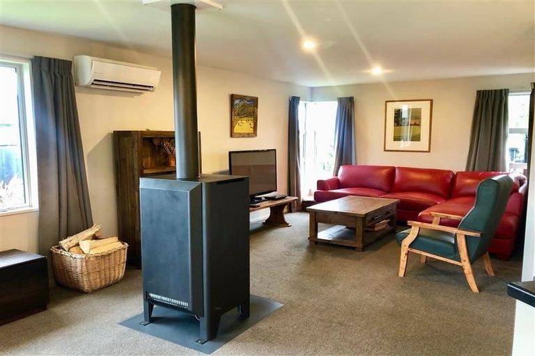 Photo of property in 28 Ngawhatu Road, Stoke, Nelson, 7011