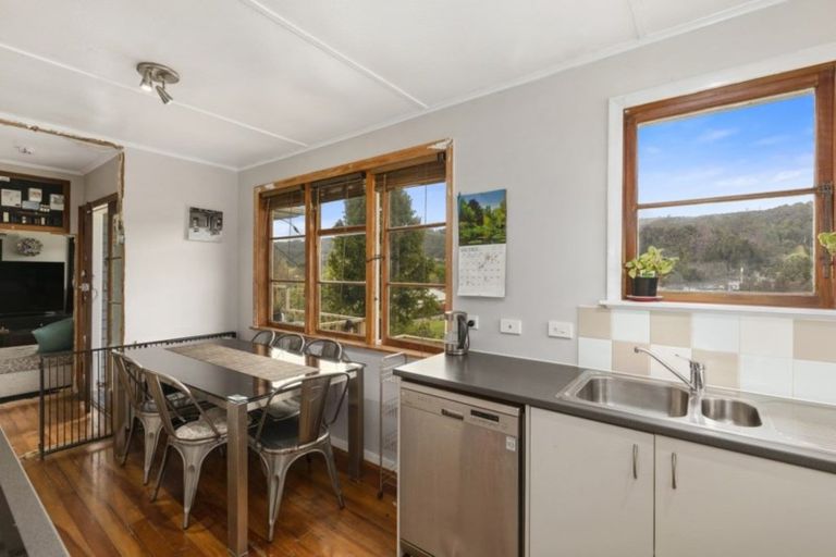 Photo of property in 274 George Street, Stokes Valley, Lower Hutt, 5019