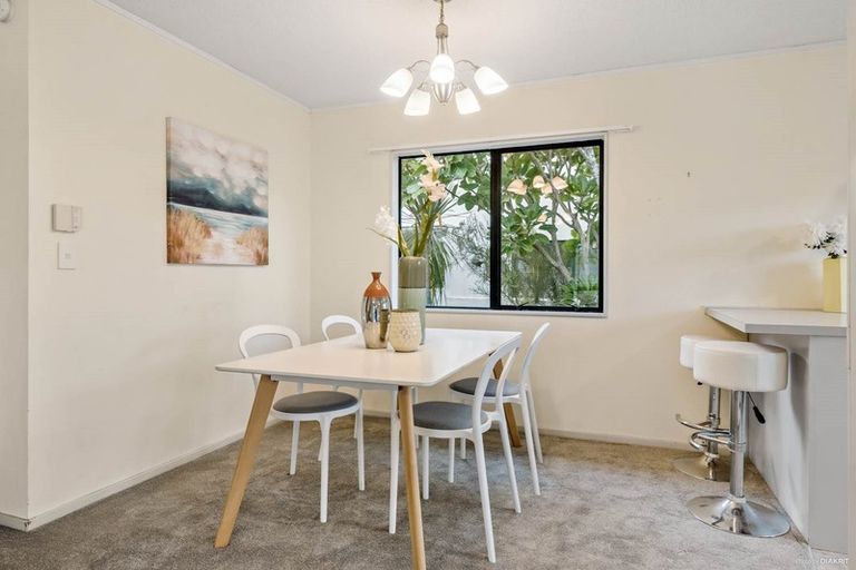 Photo of property in 2/47 Lavery Place, Sunnynook, Auckland, 0632