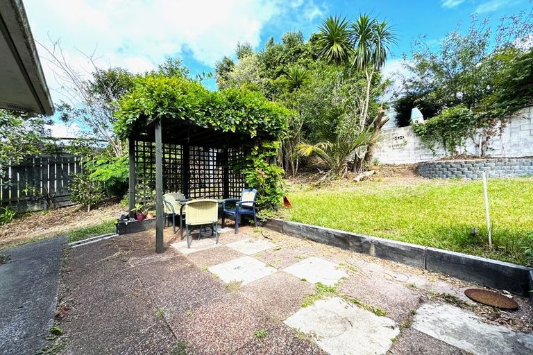 Photo of property in 2/4 Mahuta Grove, Northcote, Auckland, 0627