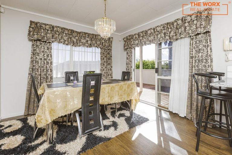 Photo of property in 33 Ribbonwood Crescent, Goodwood Heights, Auckland, 2105