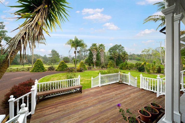 Photo of property in 112 Motu Road, Kumeu, 0891