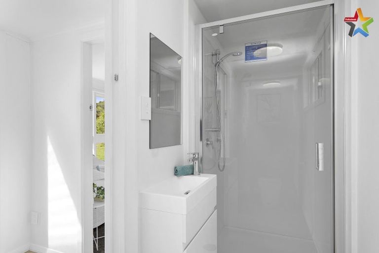 Photo of property in 347 Stokes Valley Road, Stokes Valley, Lower Hutt, 5019