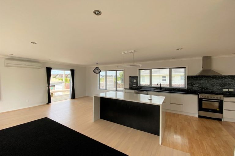 Photo of property in 67 Waipani Road, Te Atatu Peninsula, Auckland, 0610