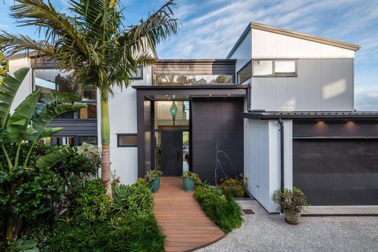 Photo of property in 25a Pohutukawa Avenue, Shelly Park, Auckland, 2014