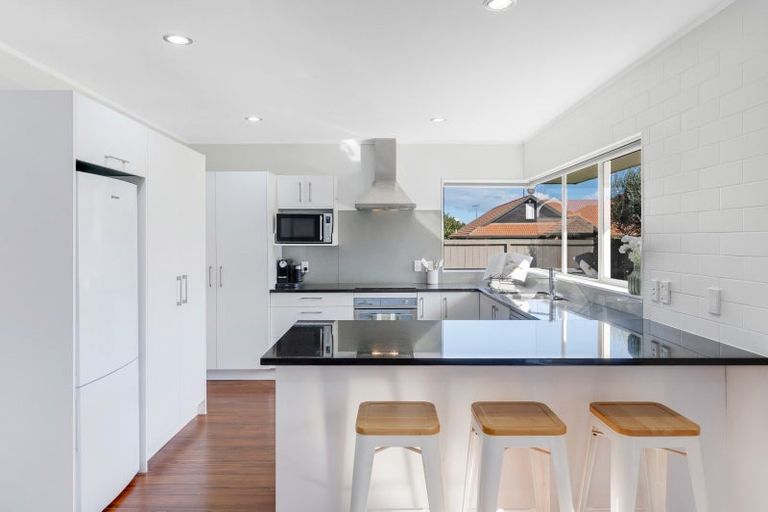 Photo of property in 2 Chale Place, Somerville, Auckland, 2014