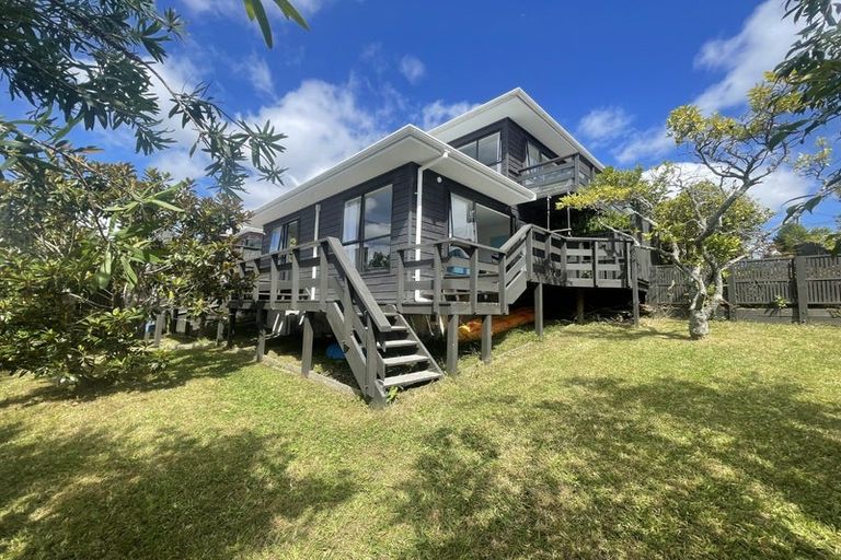 Photo of property in 2/16 Kiteroa Terrace, Rothesay Bay, Auckland, 0630