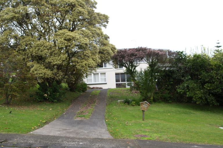 Photo of property in 14 Liston Crescent, Cockle Bay, Auckland, 2014