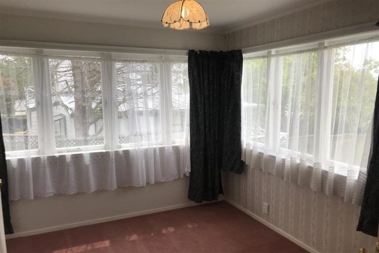 Photo of property in 43 St Leonards Road, Kelston, Auckland, 0602