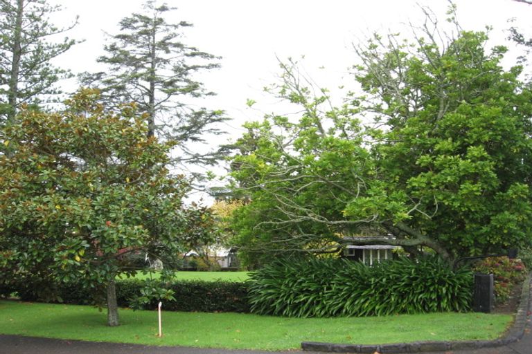 Photo of property in 37 Seymour Road, Mellons Bay, Auckland, 2014